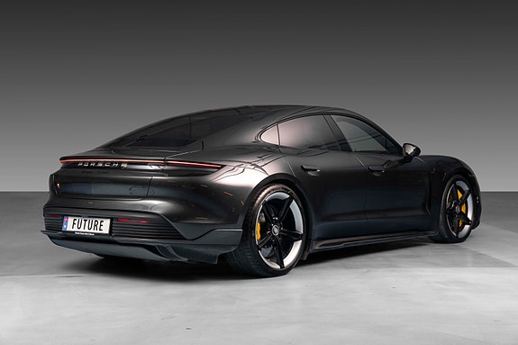 Porsche Taycan 6 of 30