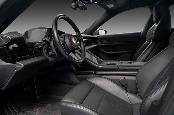 Porsche Taycan 24 of 30