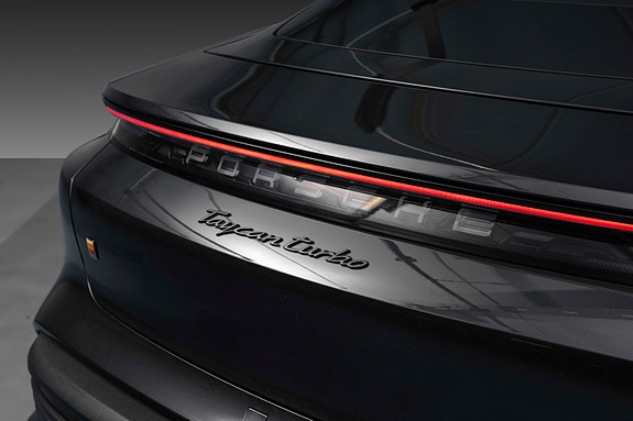 Porsche Taycan 11 of 30