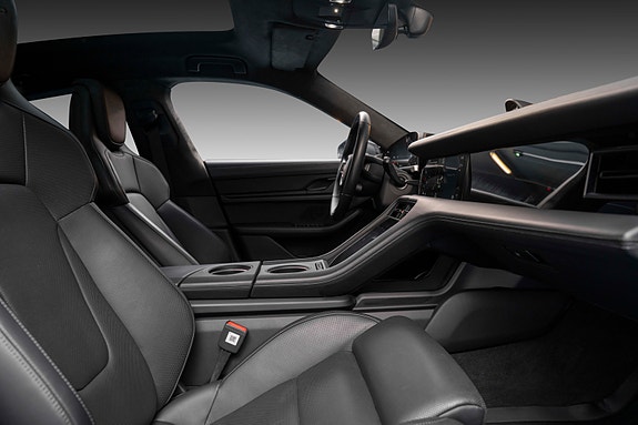 Porsche Taycan 30 of 30