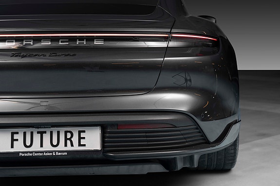 Porsche Taycan 10 of 30