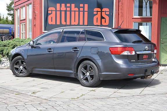 Toyota Avensis 4 of 5