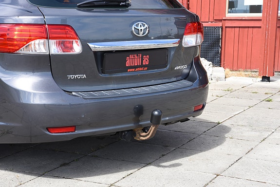 Toyota Avensis 5 of 5