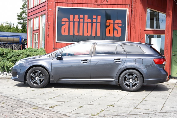 Toyota Avensis 3 of 5