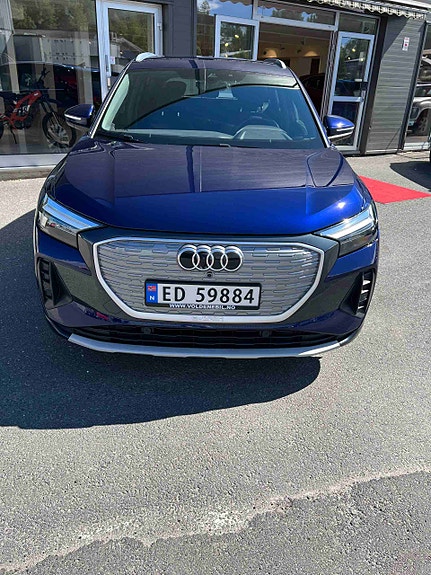 Audi Q4 e-tron 3 of 5