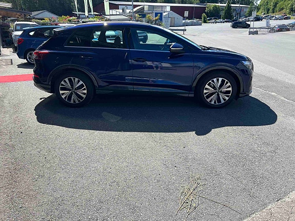 Audi Q4 e-tron 4 of 5