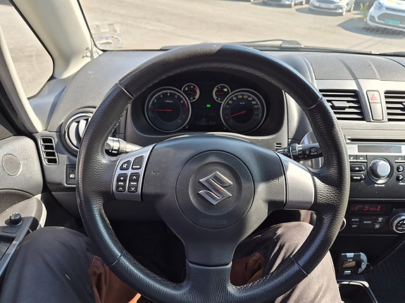 Suzuki SX4 15 of 24