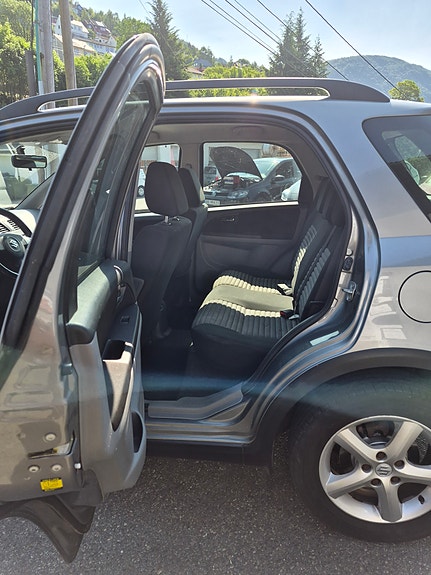 Suzuki SX4 9 of 24