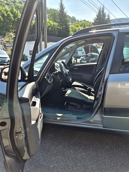 Suzuki SX4 8 of 24