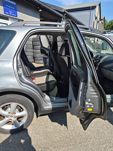 Suzuki SX4 11 of 24