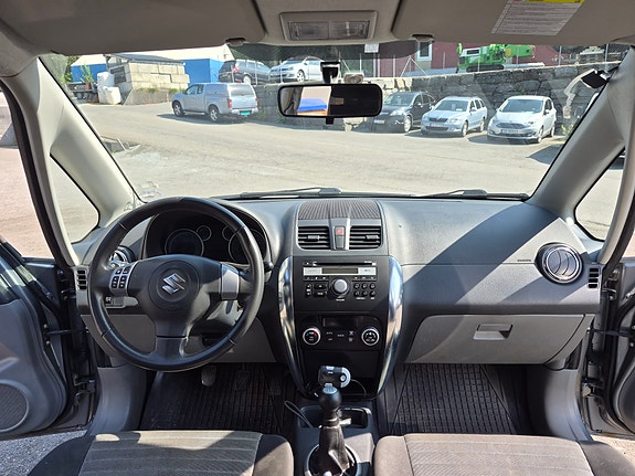 Suzuki SX4 12 of 24