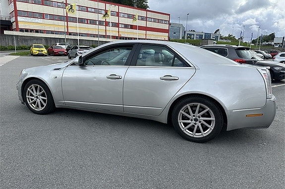 Cadillac CTS 9 of 13