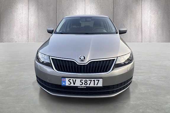 Skoda Rapid 2 of 5