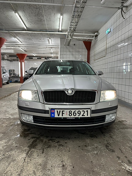Skoda Octavia 2 of 5