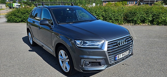 Audi Q7 4 of 5