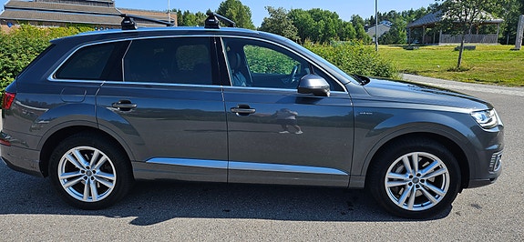 Audi Q7 3 of 5