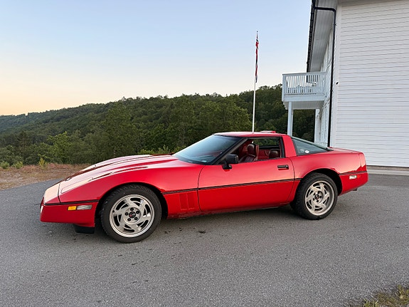 Chevrolet Corvette 4 of 5