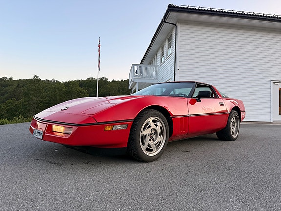 Chevrolet Corvette 3 of 5