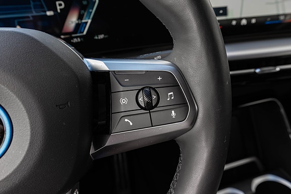 BMW iX2 20 of 30