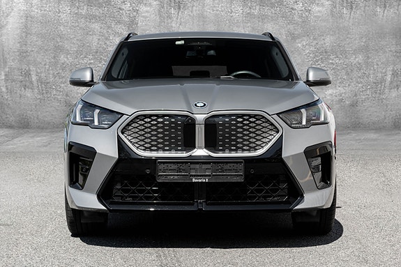 BMW iX2 3 of 30