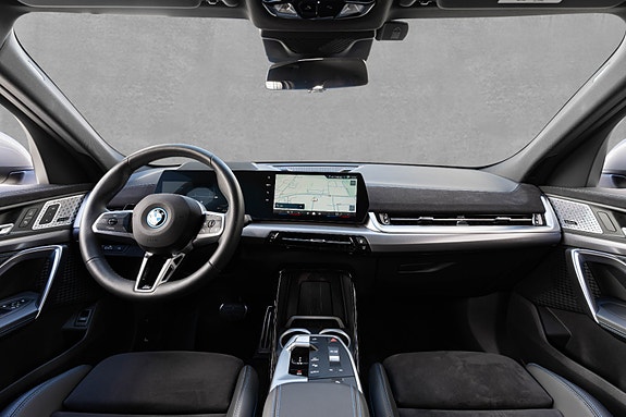 BMW iX2 16 of 30