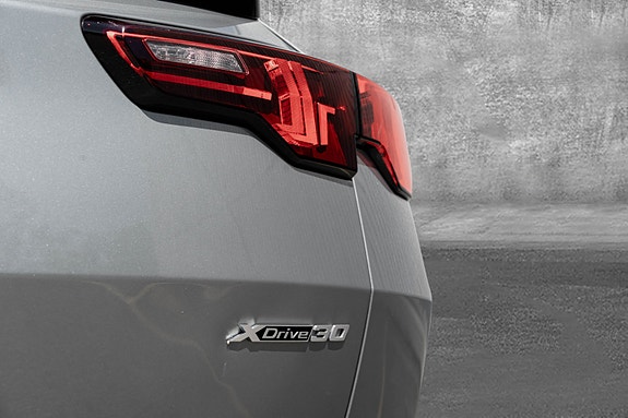 BMW iX2 10 of 30
