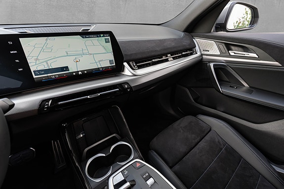 BMW iX2 24 of 30