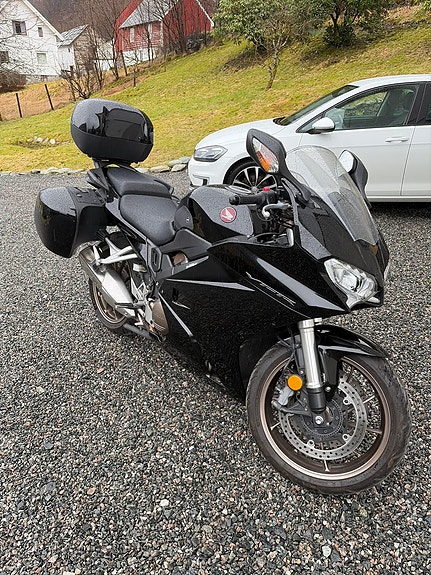 Honda VFR 800 2 of 14