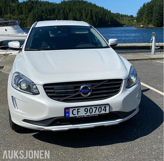 Volvo XC60 2 of 5