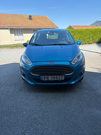Ford Fiesta 2 of 5