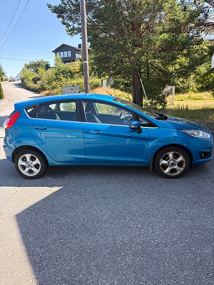 Ford Fiesta 4 of 5