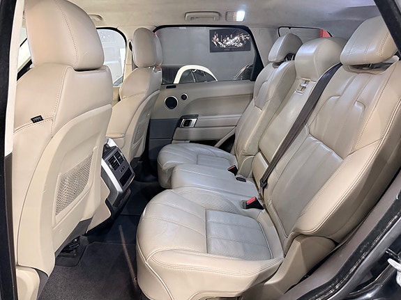 Land Rover Range Rover Sport 17 of 30