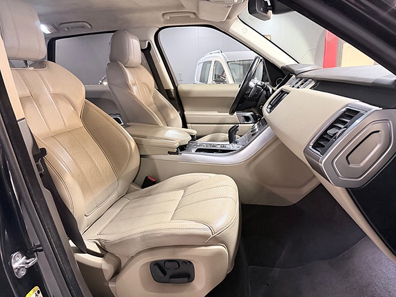 Land Rover Range Rover Sport 18 of 30