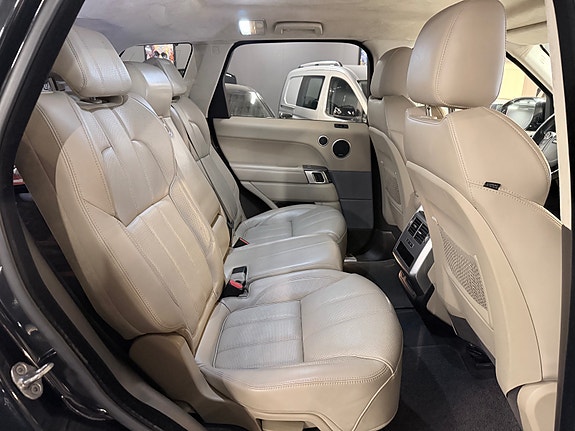 Land Rover Range Rover Sport 19 of 30