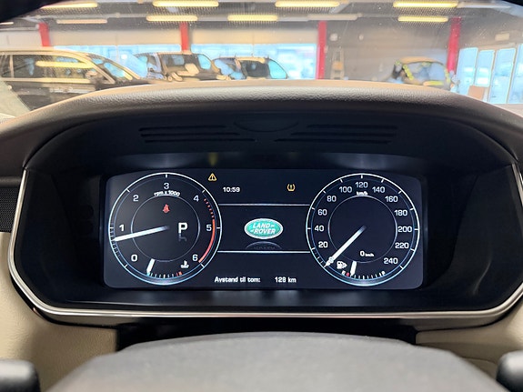 Land Rover Range Rover Sport 21 of 30