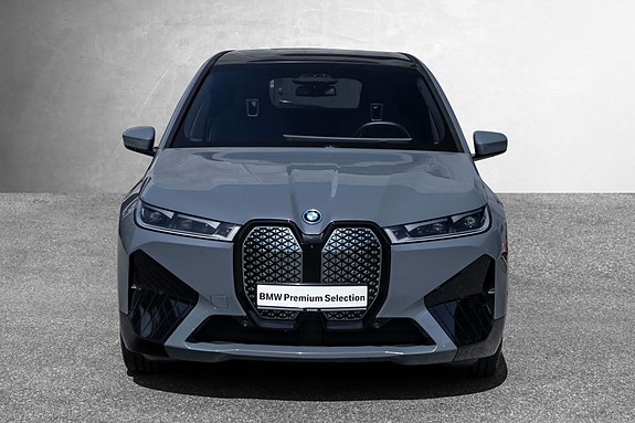 BMW iX 3 of 5