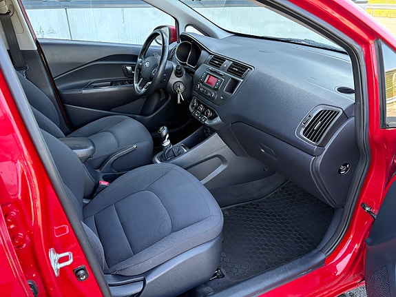 Kia Rio 22 of 30