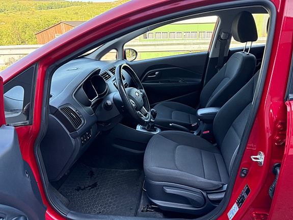 Kia Rio 11 of 30