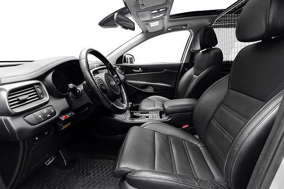 Kia Sorento 10 of 24