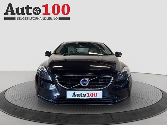 Volvo V40 2 of 5