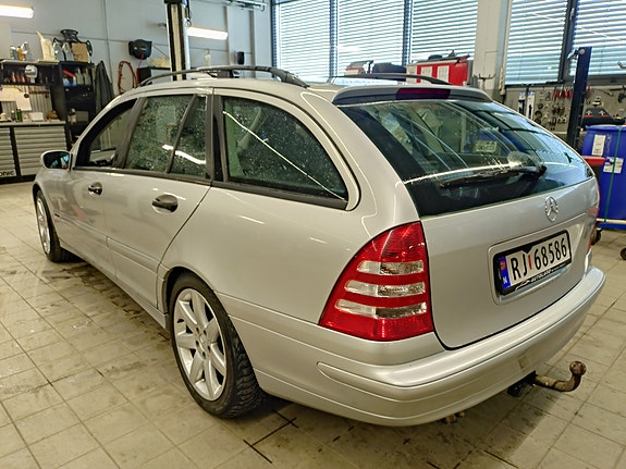 Mercedes-Benz C200 5 of 19