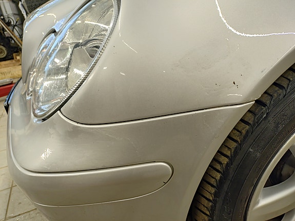 Mercedes-Benz C200 9 of 19