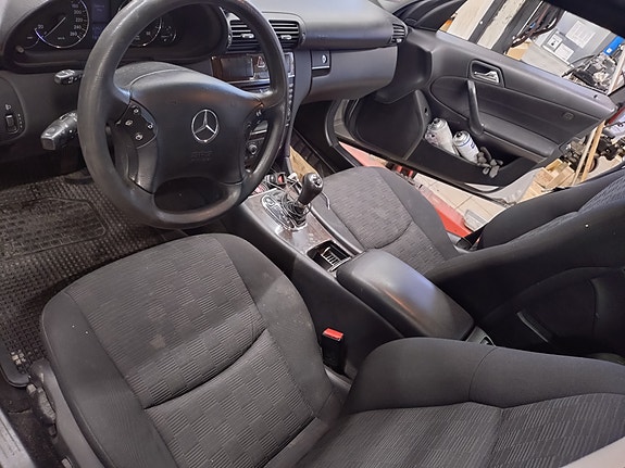 Mercedes-Benz C200 19 of 19
