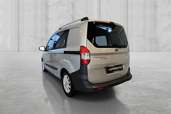 Ford Transit Courier 3 of 5