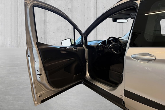 Ford Transit Courier 5 of 5