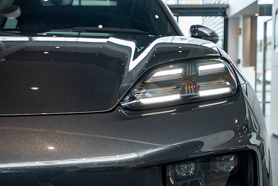 Porsche Macan 3 of 5