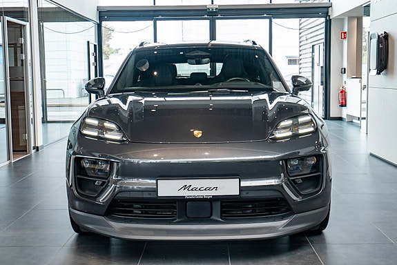 Porsche Macan 2 of 5