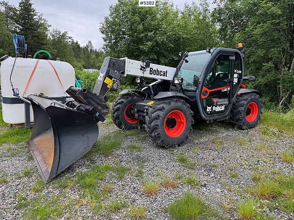 Bobcat 2021 TL30.70DB m/ skuffe, pallegaffel og 4 kjettinger. 2 of 5