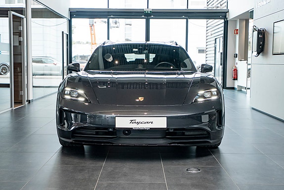 Porsche Taycan Cross Turismo 2 of 5