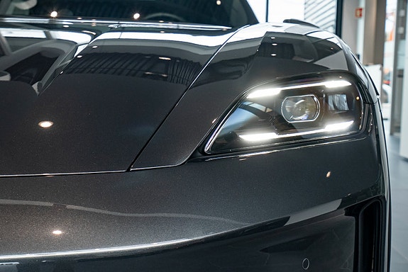 Porsche Taycan Cross Turismo 3 of 5